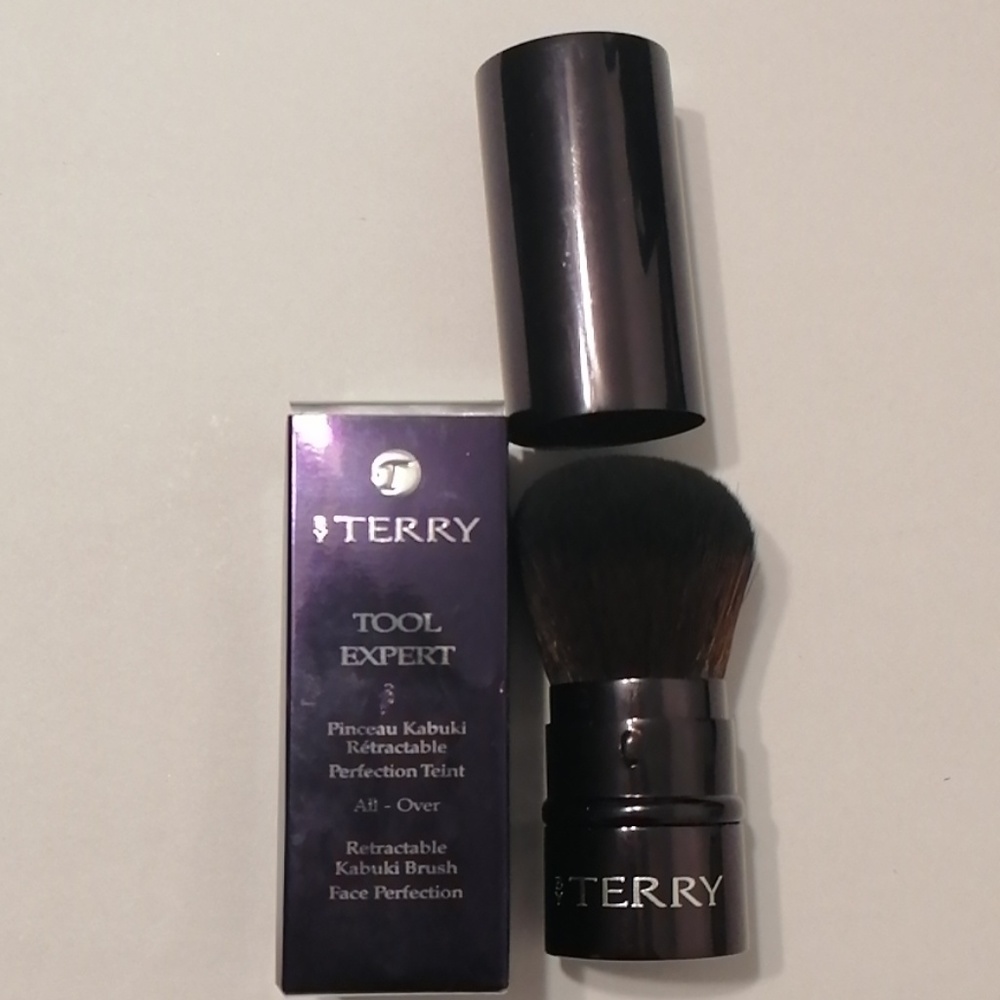 By Terry retractable kabuki brush